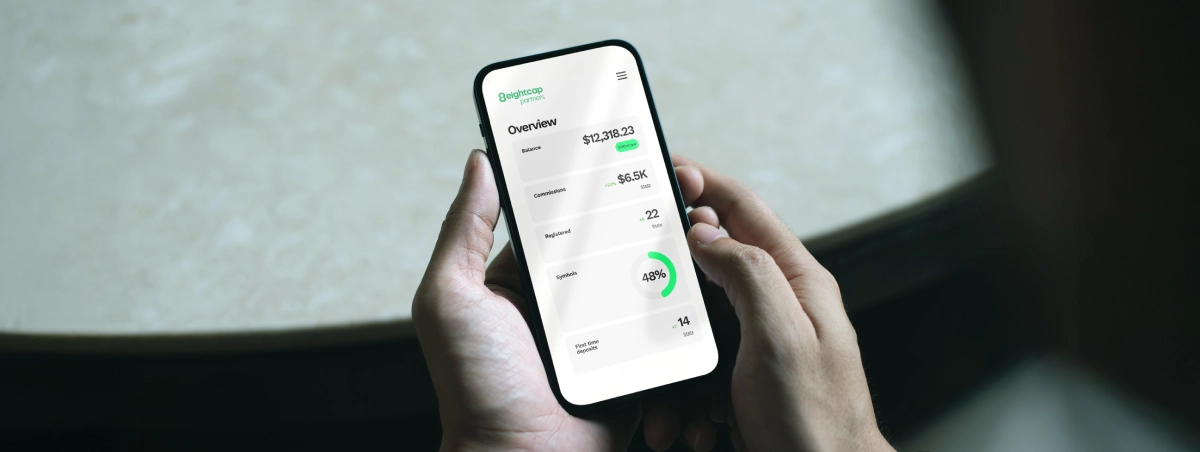 HERO-A-LG-PHONE-IN-HAND